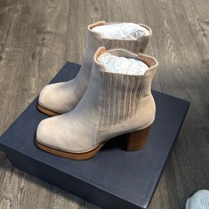 Elegant Beige Ankle Boots